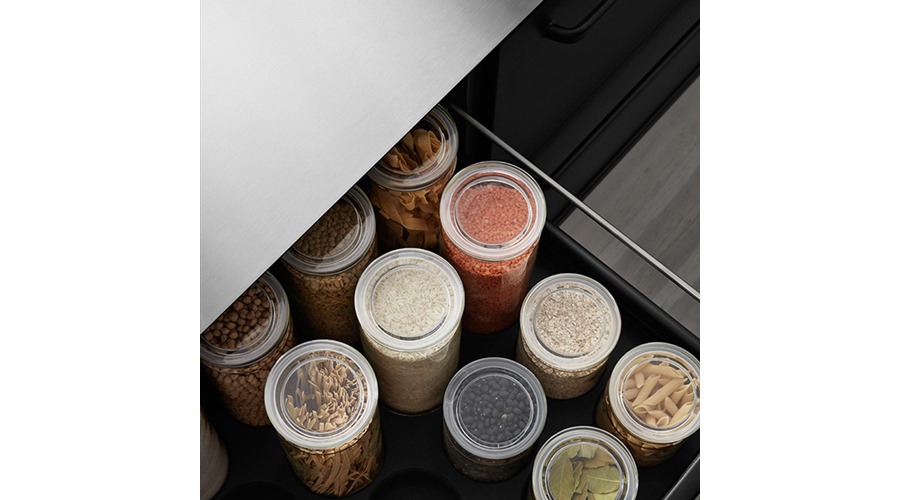 vipp-253-canisters-lifestyle-1-low
